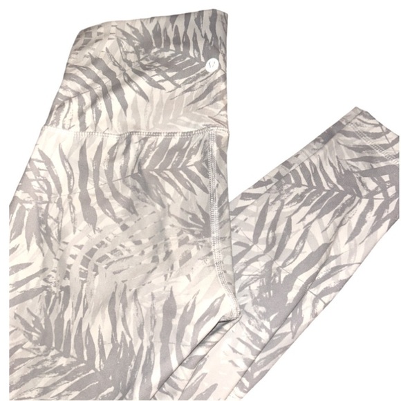 Lululemon Wunder Under Pant (Hi-Rise) Palm Camo White Nimbus size 6 - Picture 8 of 9